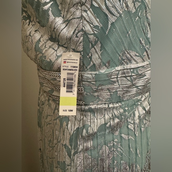 Plus Dress 🩵 - Picture 10 of 12